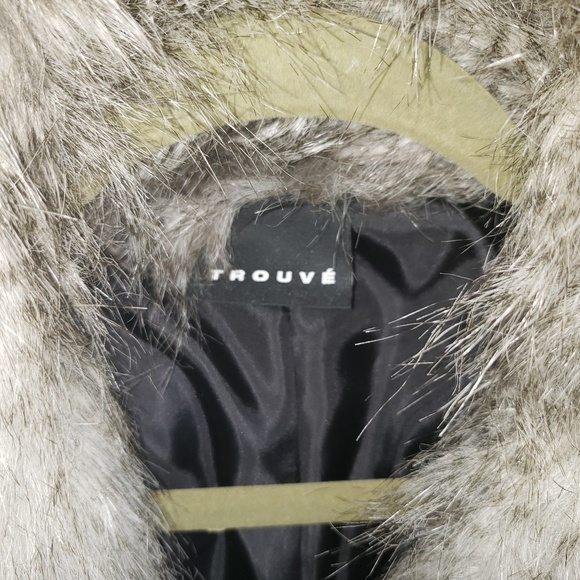 Short faux fur coat. - Picture 3 of 4